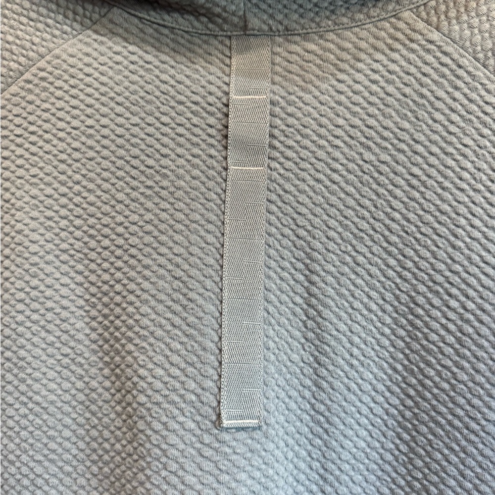 Men’s Lululemon Blue Textured Hoodie with zip pockets. - Picture 6 of 6